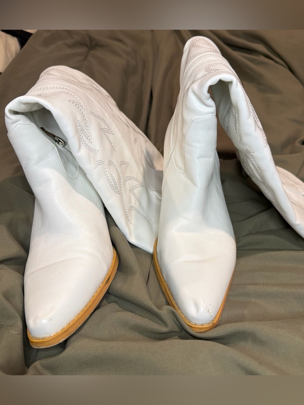 Amazon Women's White Pointed Toe Western-Style Heeled Boots